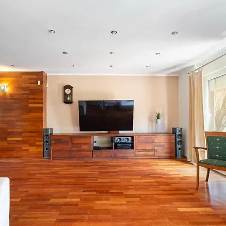 Jacuzzi & Bbq Family - No Parties Allowed Varsovie