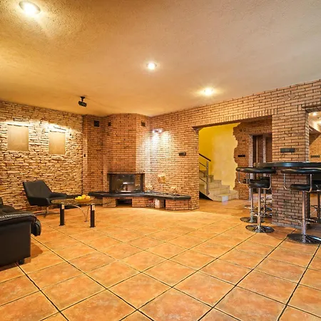 Chill&grill Jacuzzi, Idealna Na Spotkania Ze Znajomymi Warschau