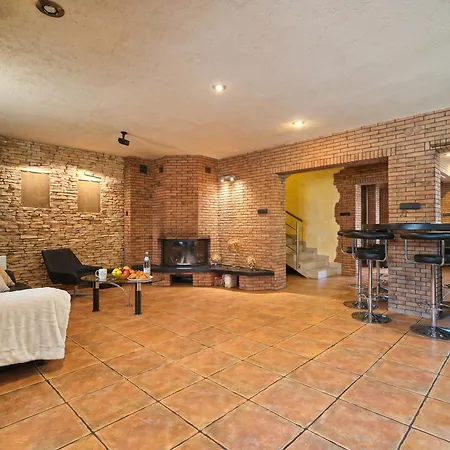 Golden Urban House - *
