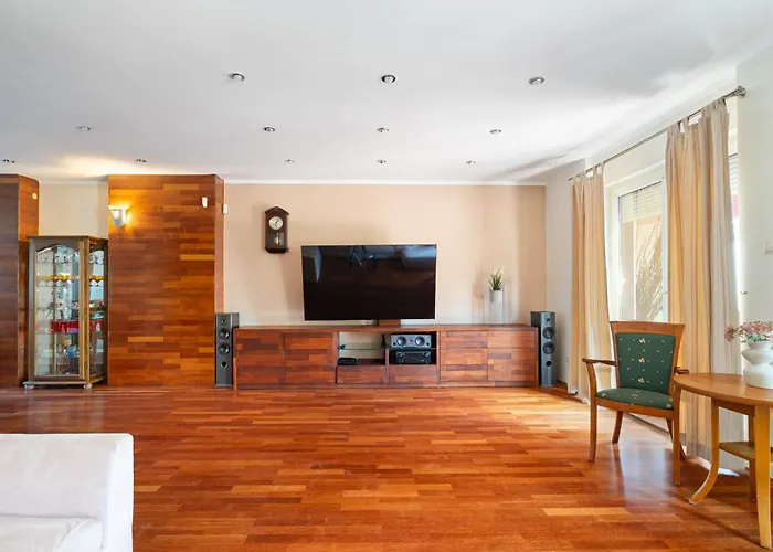 Jacuzzi & Bbq Family - No Parties Allowed ワルシャワ